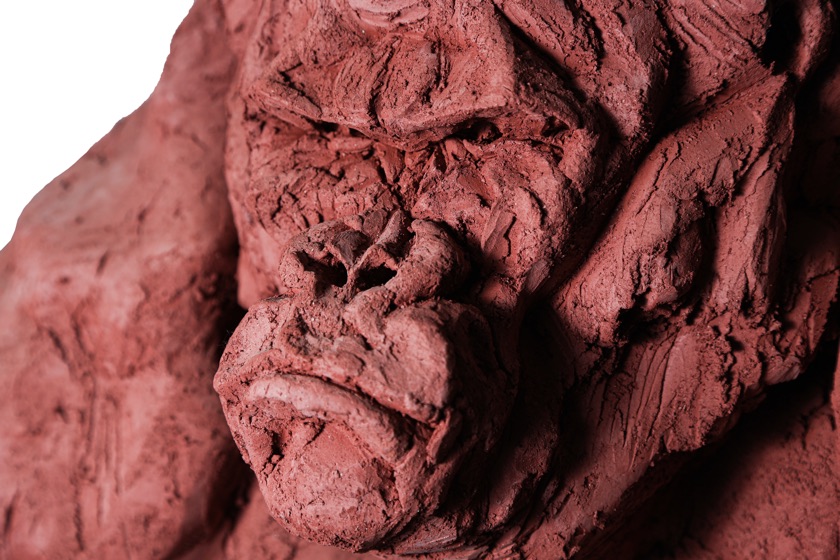 sculpture gorille terre